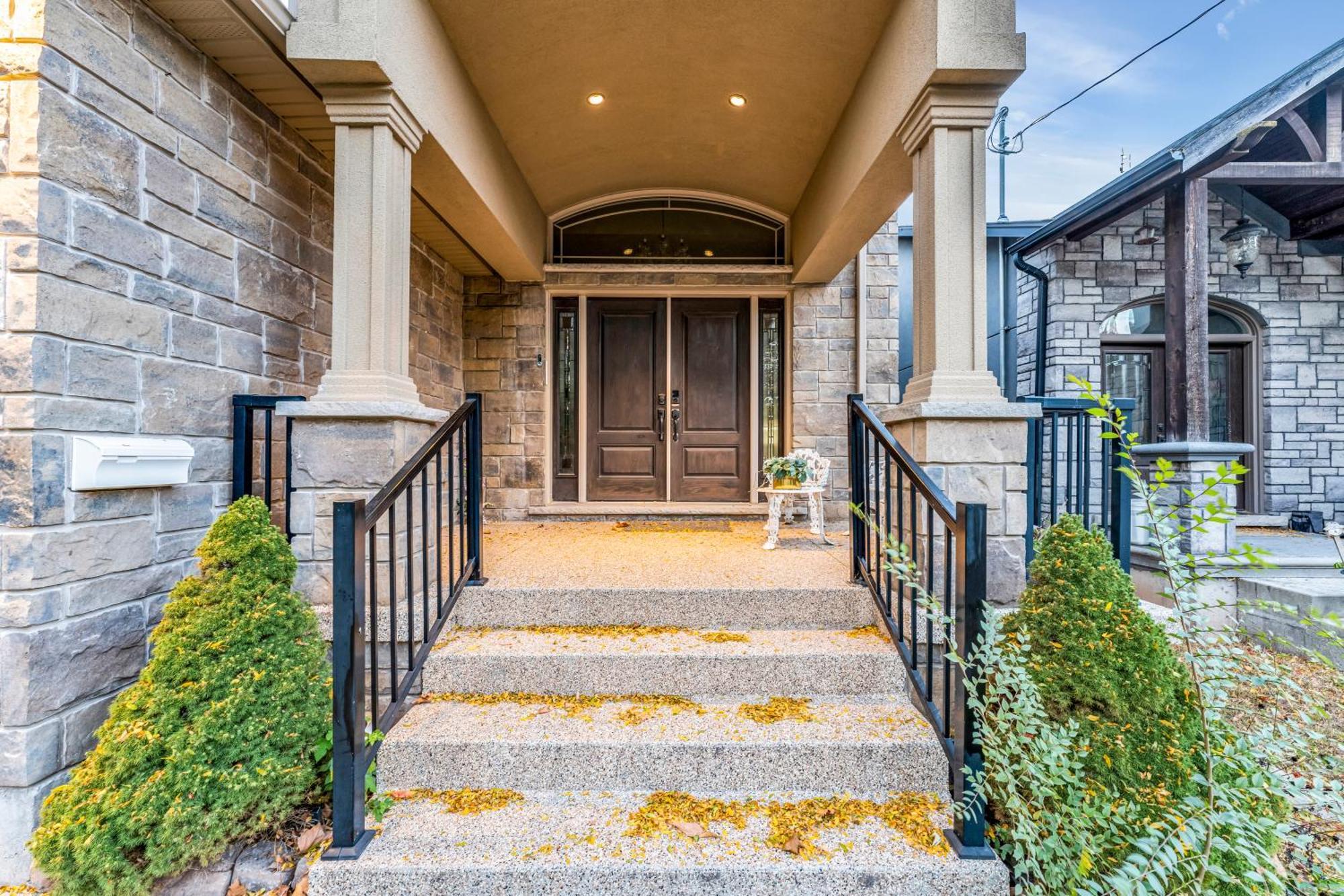 Royal Luxury - Mins From Falls With Pool Table Niagara Falls