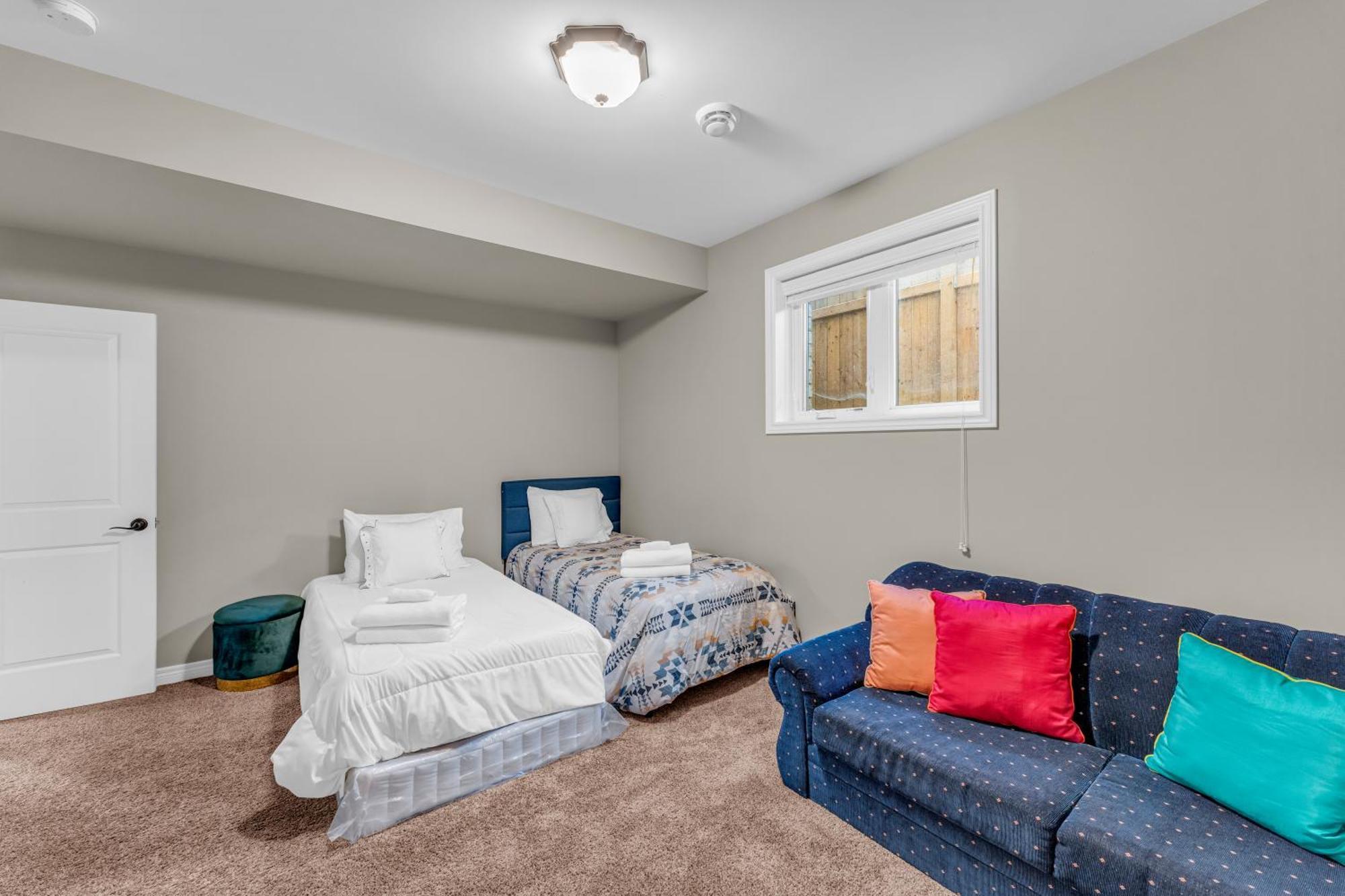 Royal Luxury - Mins From Falls With Pool Table Holiday home *