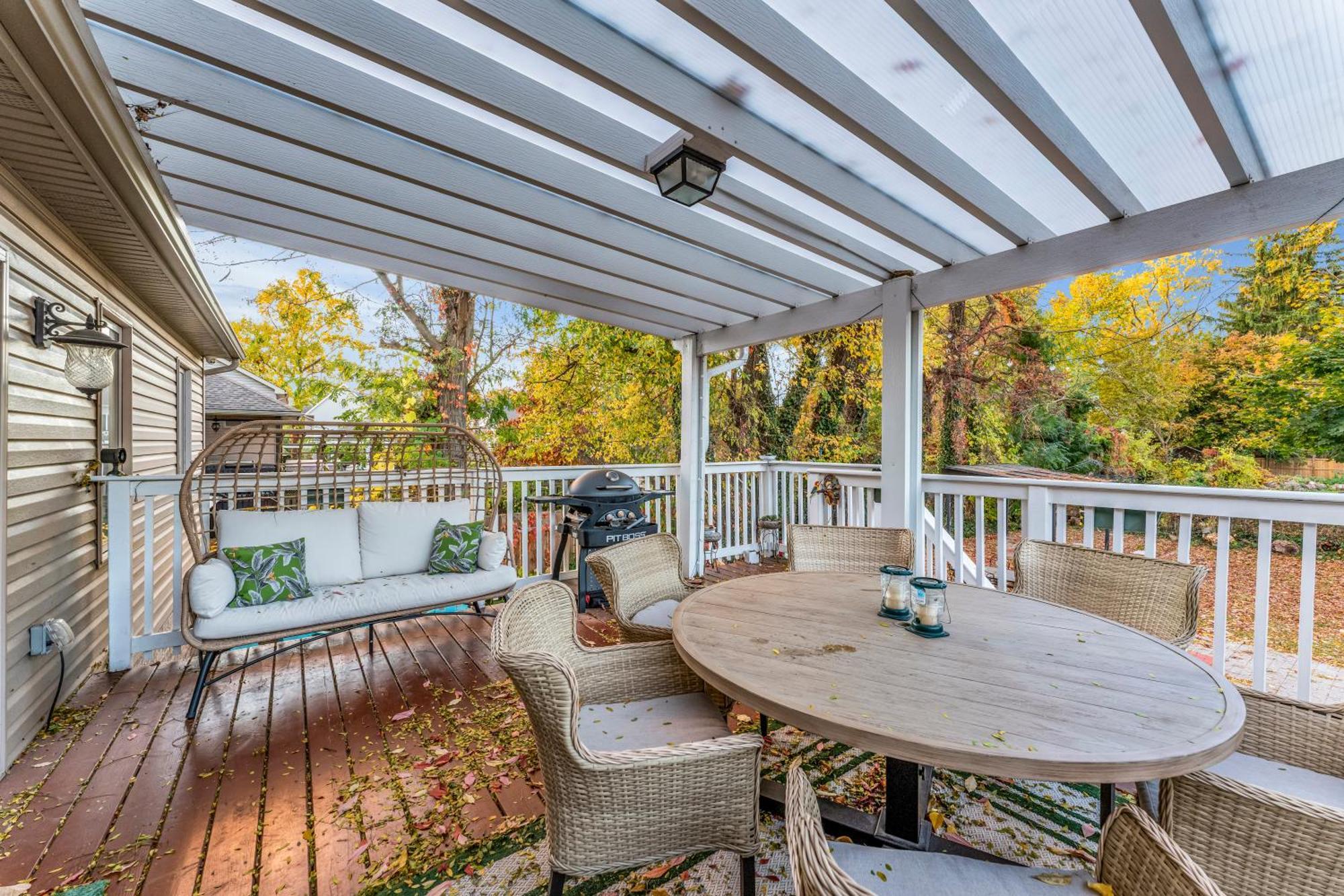 Royal Luxury - Mins From Falls With Pool Table *