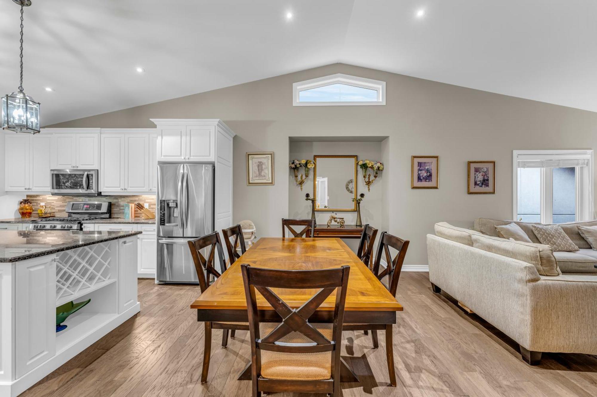 Royal Luxury - Mins From Falls With Pool Table