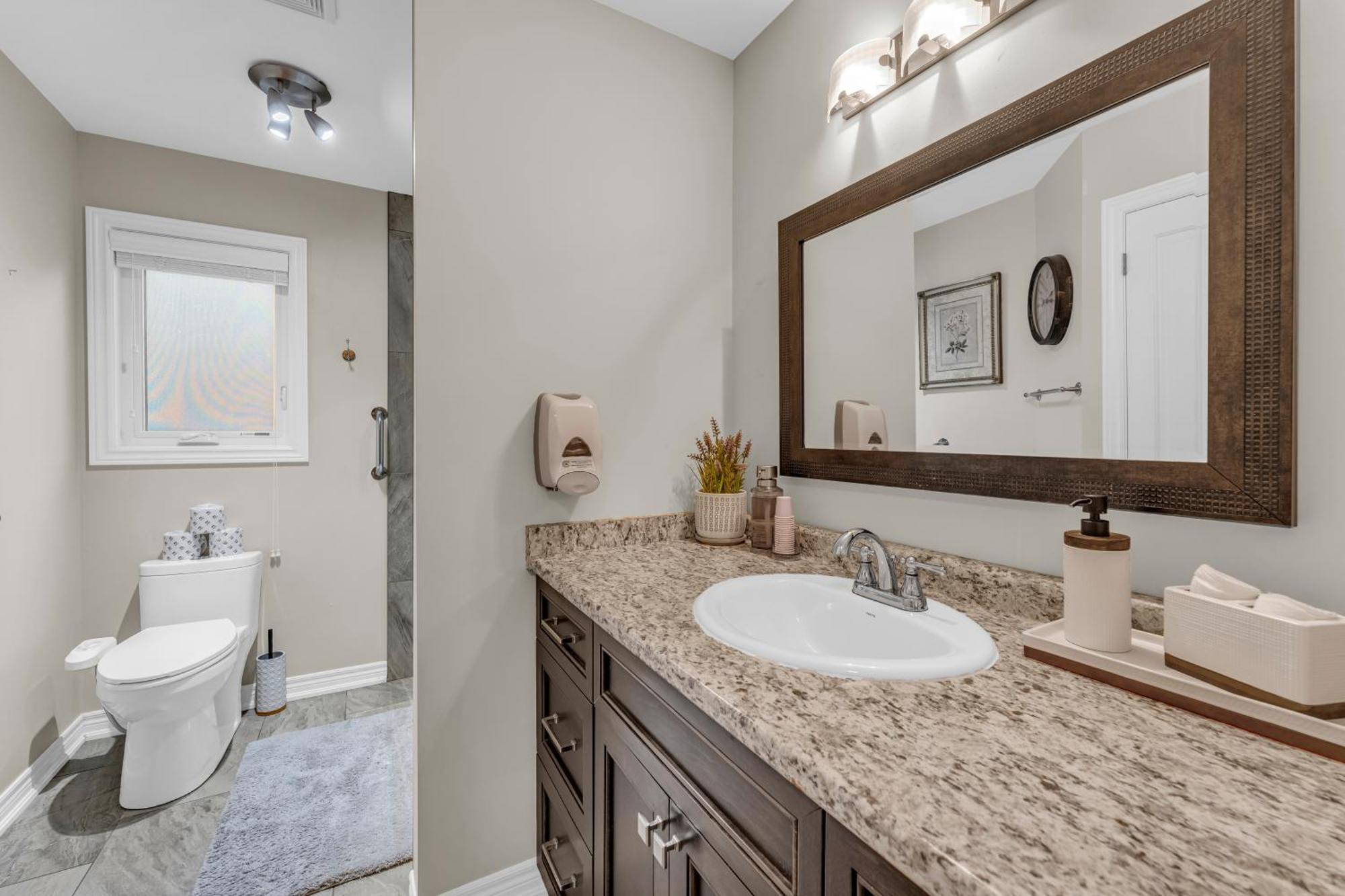 Royal Luxury - Mins From Falls With Pool Table