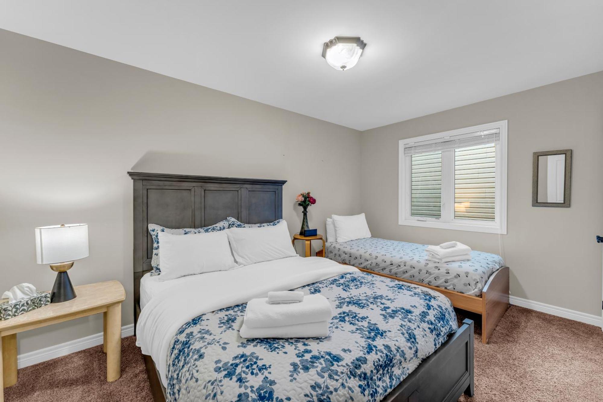 Holiday home Royal Luxury - Mins From Falls With Pool Table Niagara Falls