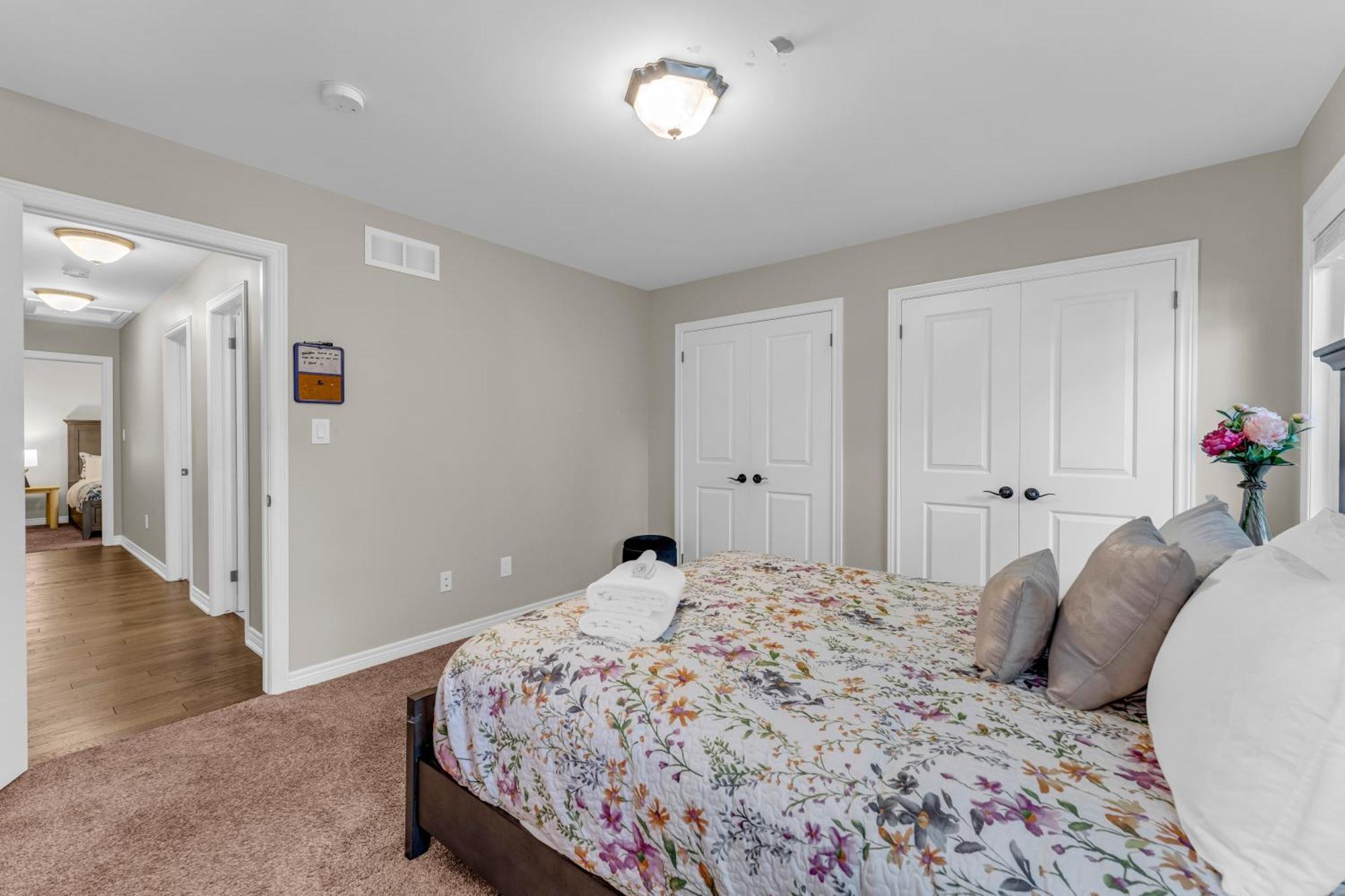 Royal Luxury - Mins From Falls With Pool Table Holiday home *