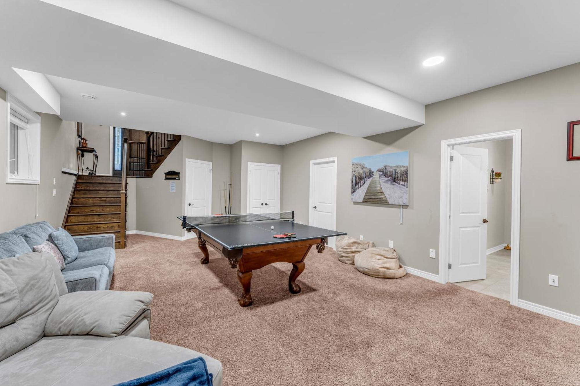 Royal Luxury - Mins From Falls With Pool Table * Niagara Falls
